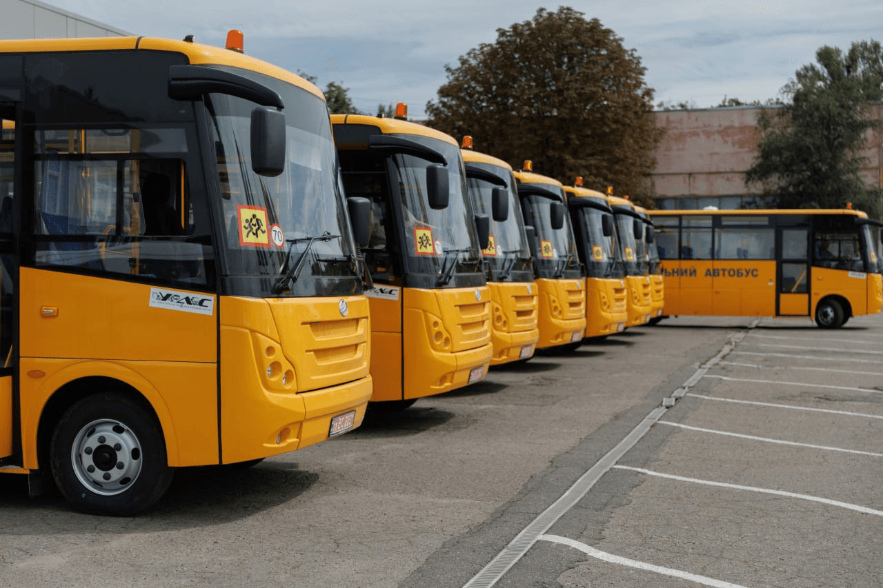 Шкільні автобуси
