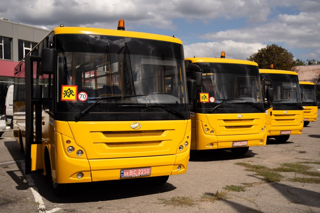 Шкільні автобуси