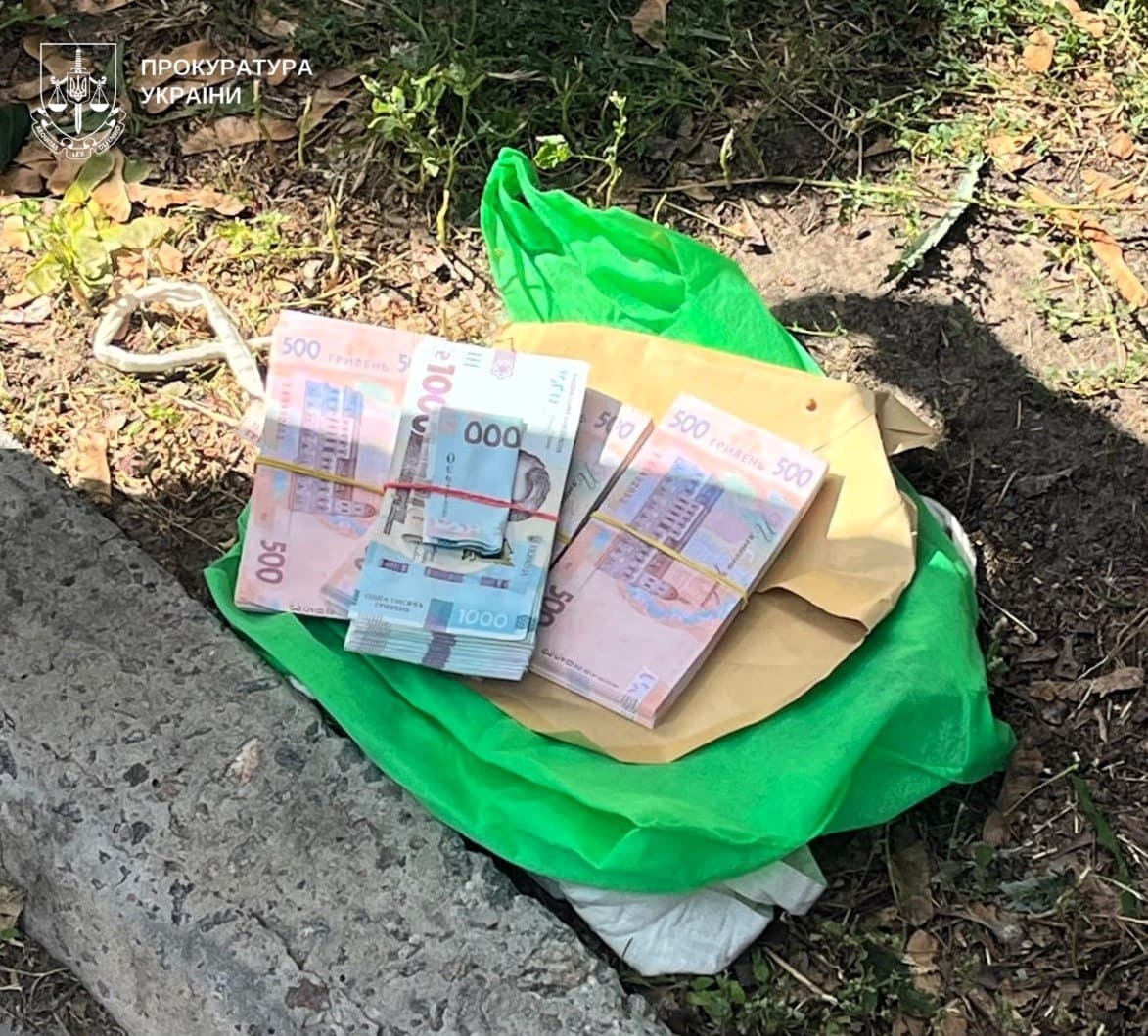 Батьківство за 200 тисяч гривень оформлювали під Полтавою для виїзду за кордон