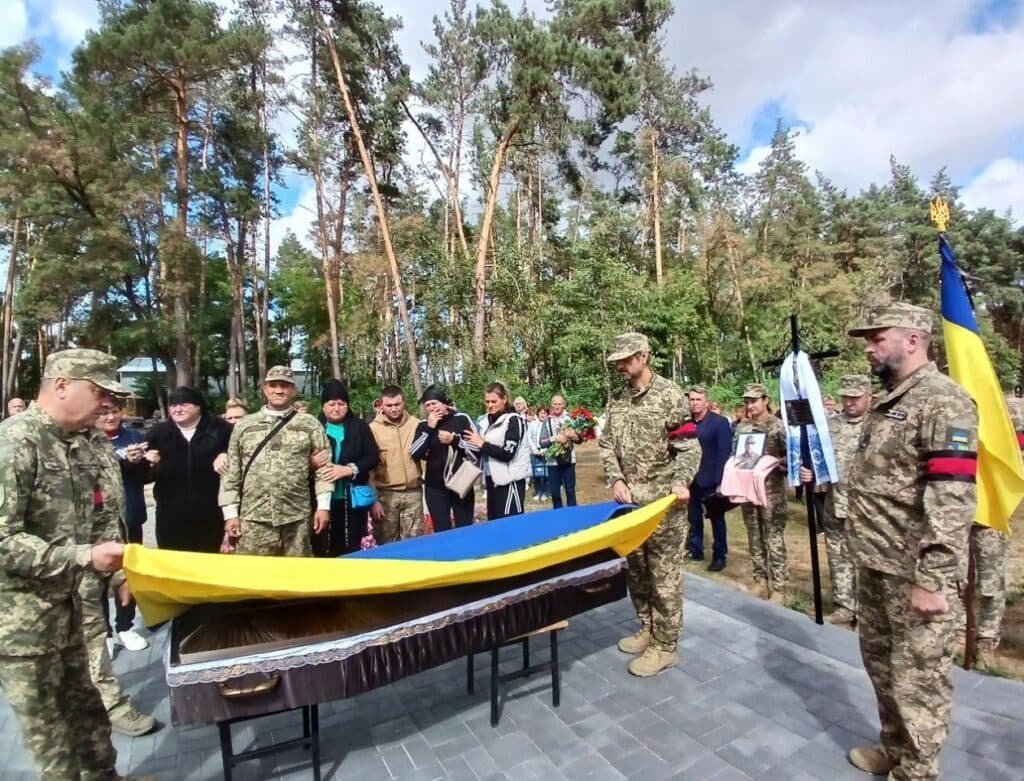 Його упізнали за ДНК. Попрощалися з полеглим воїном, якого шукали з 2024 року. Олександр Хоменко знайшов вічний спокій.
