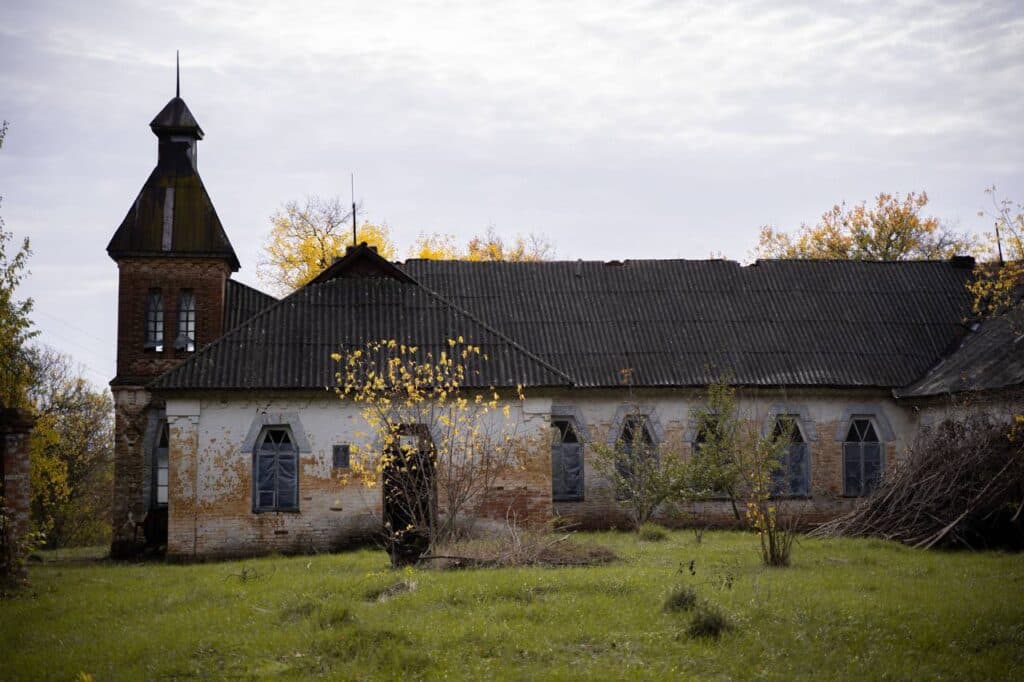 Столітня земська школа у Харсіках