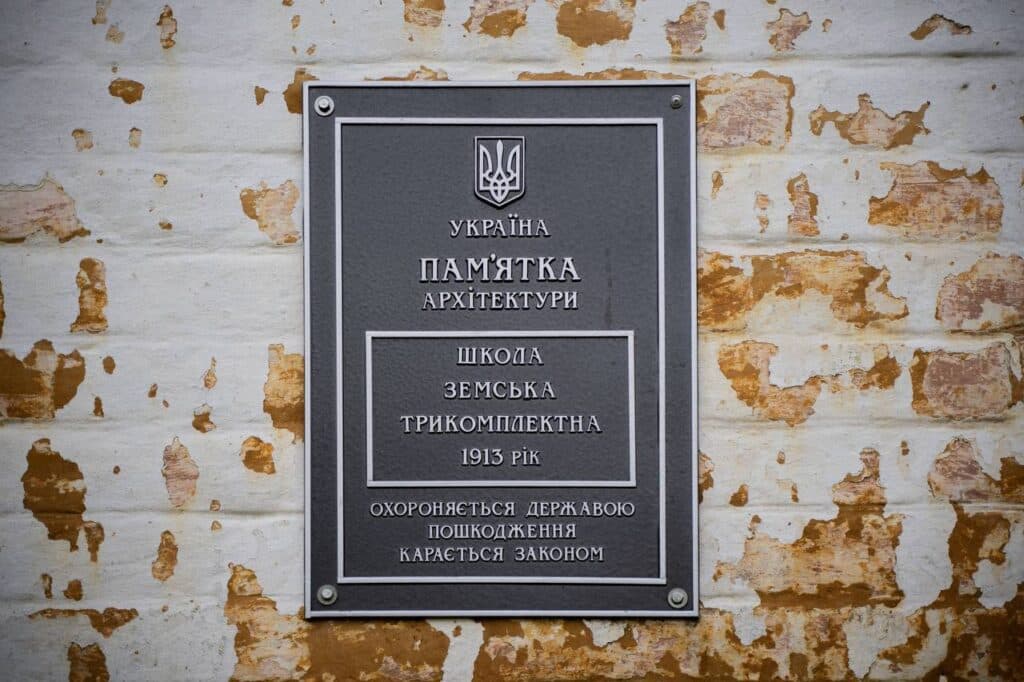 Столітня земська школа у Харсіках
