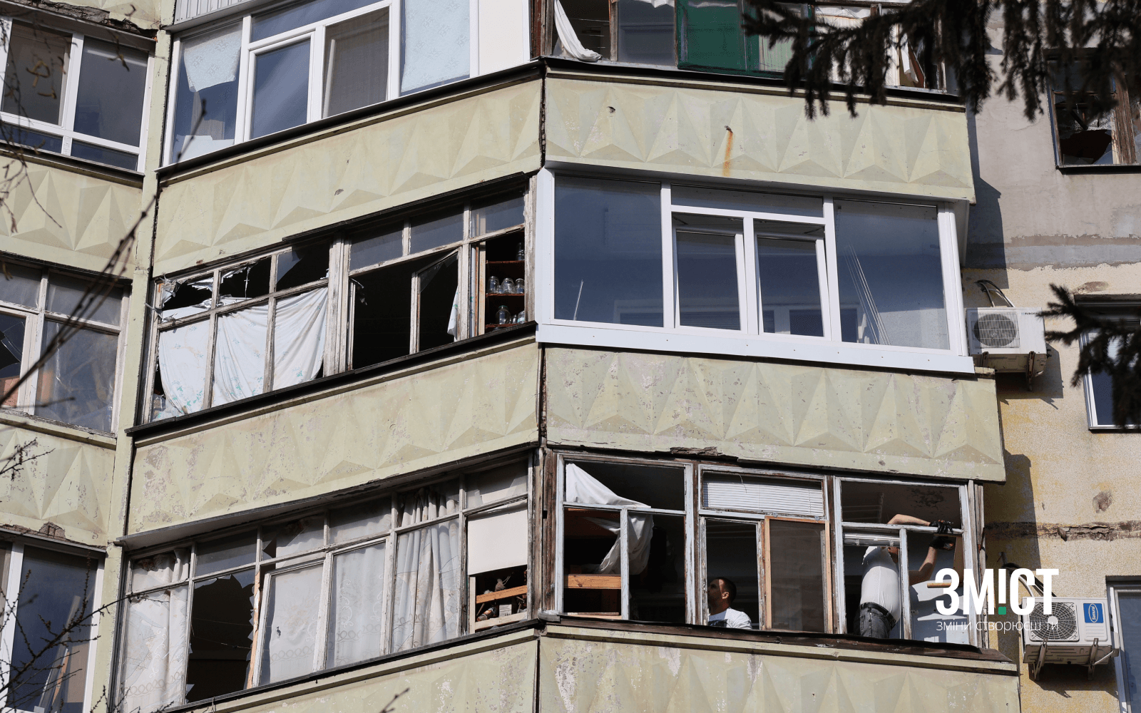 Ілюстративне фото. Будинок, що постраждав від обстрілу у Полтаві 30 березня