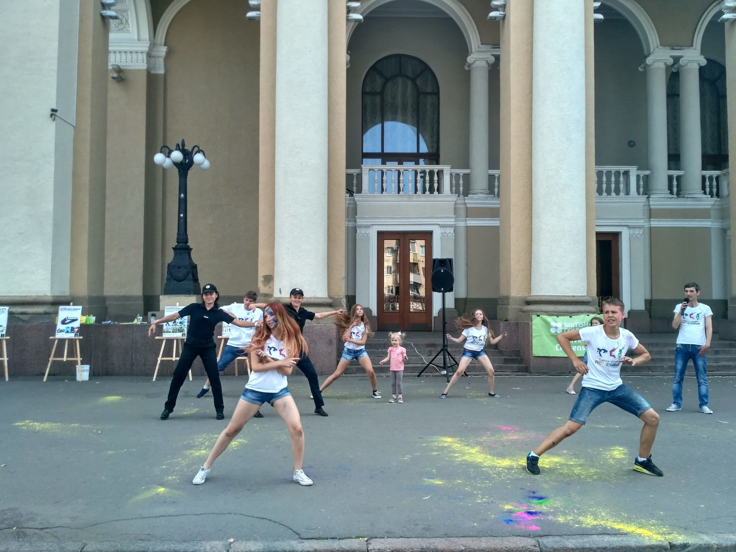 На Театральній площі відбулася акція-флешмоб «Ні курінню»
