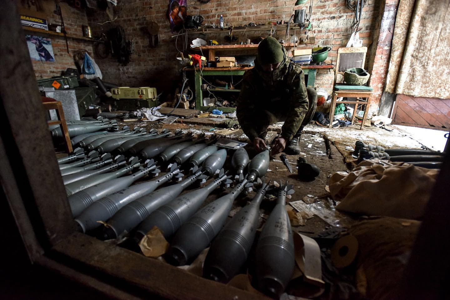 Український військовослужбовець на сході України, 17 лютого 2023 року.