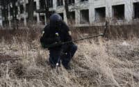 Життя біля мін. Як розміновують сусідню Сумщину після окупації