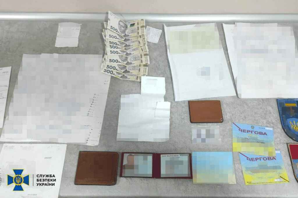 «Борців з корупцією» підозрюють у перешкоджанні ЗСУ: деталі затримання на хабарі в Полтаві