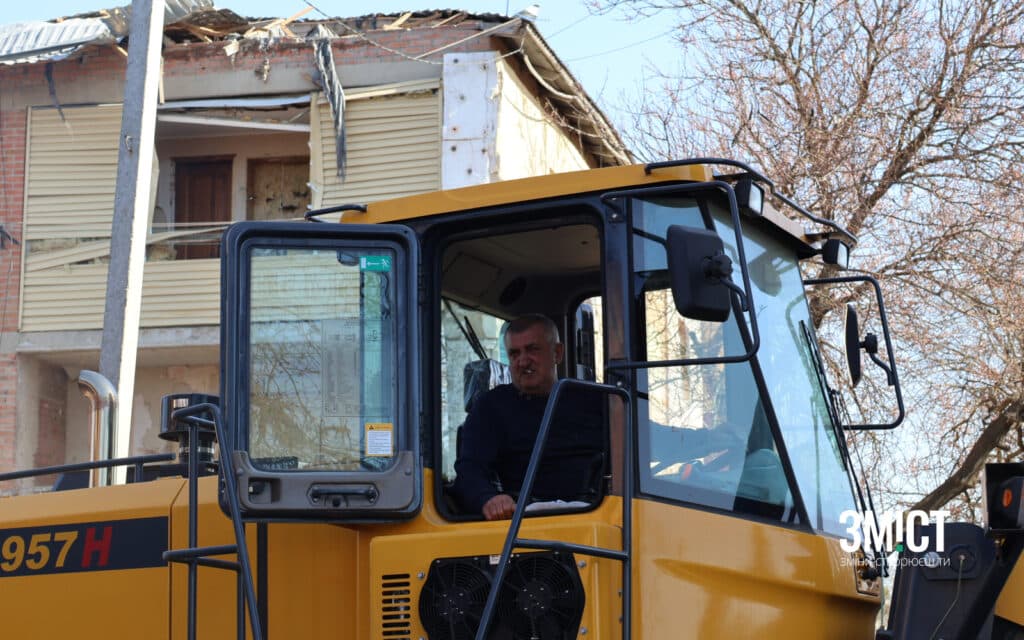 Пошкджене житло від ракетного удару