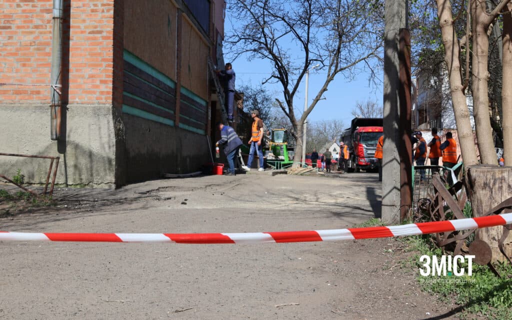 Роботи з відновлення на місці обстрілу Полтавської громади