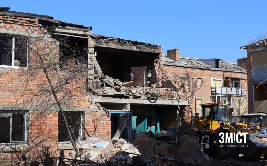 Зруйнований гуртожиток. 10 квітня 2024 року