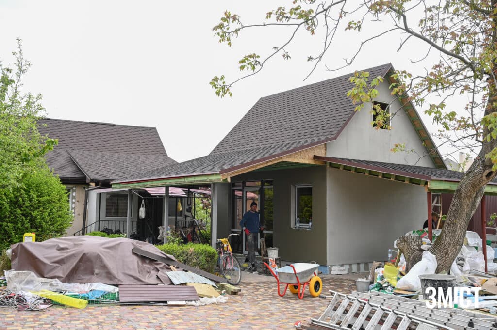 Росія обстрілює Миргород, але місто відбудовується