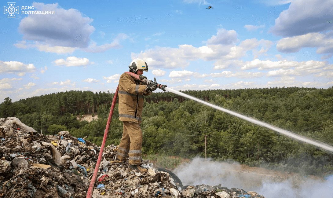 Ілюстрація гасіння пожежі на сміттєзвалищі у серпні. Ілюстративне фото