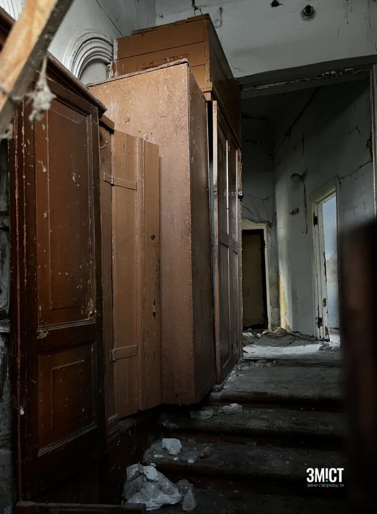 Будинок з ножицями в Полтаві: фото зсередини