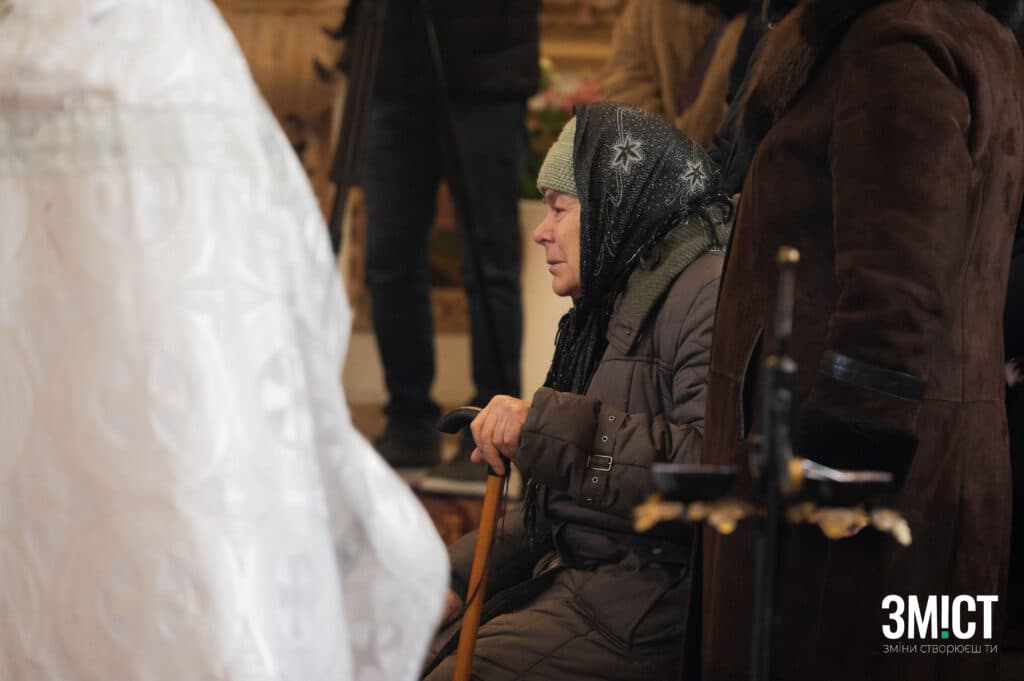 Мати прощається з донькою: Олена Скляр загинула під час обстрілу Полтави