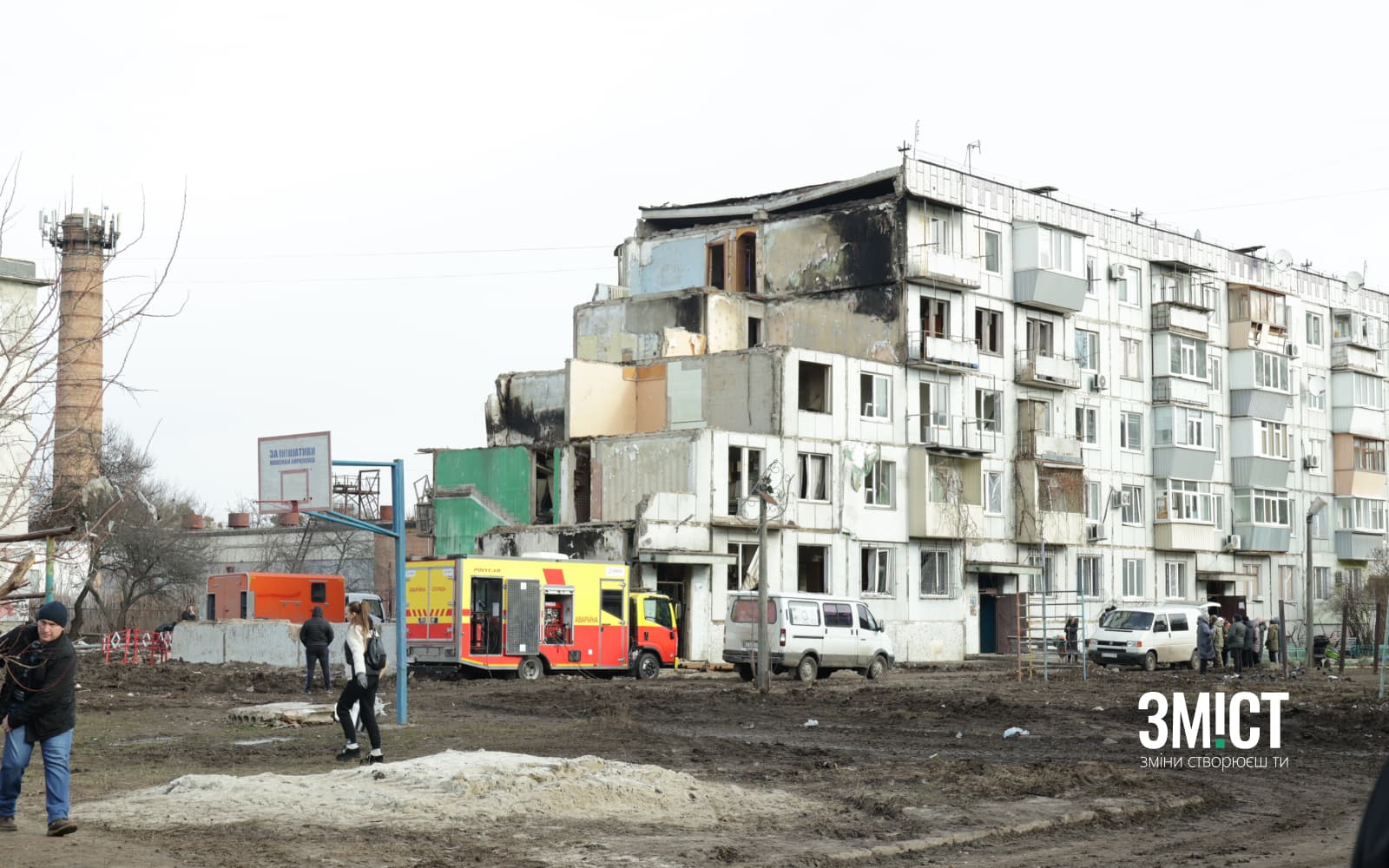 Пошкоджений ракетою будинок у Полтаві