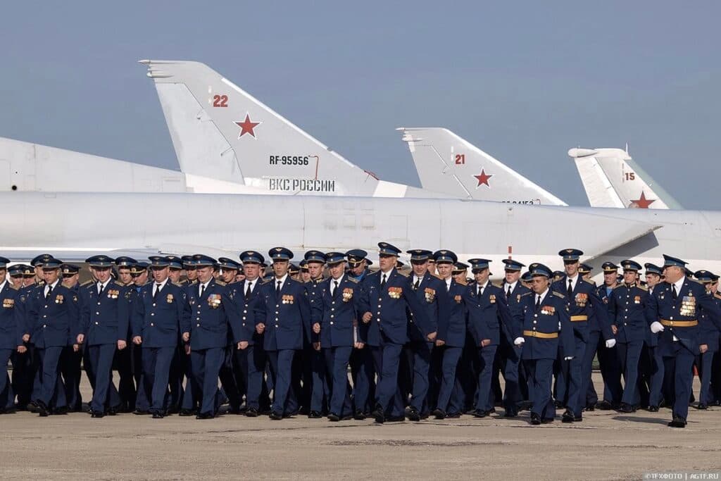 Урочистості з нагоди ювілею полку. З російських видань