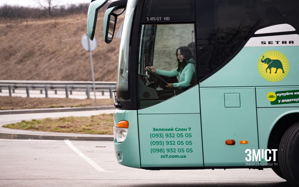 Полтавська компанія каже, що їм потрібні водійки. Їх навчають і прагнуть створити рівні можливості для всіх охочих керувати автобусами.