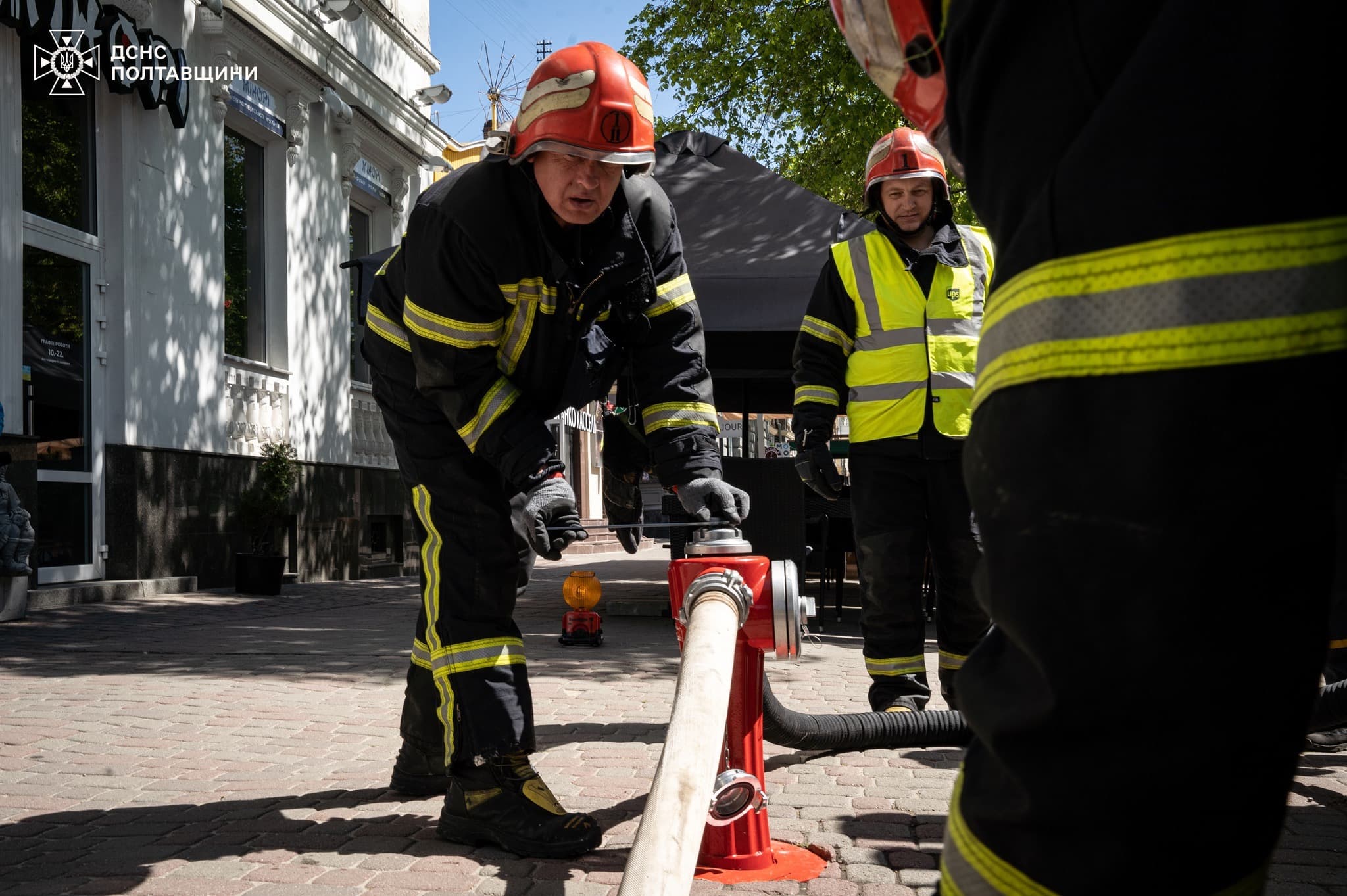 Перший наземний гідрант у місті