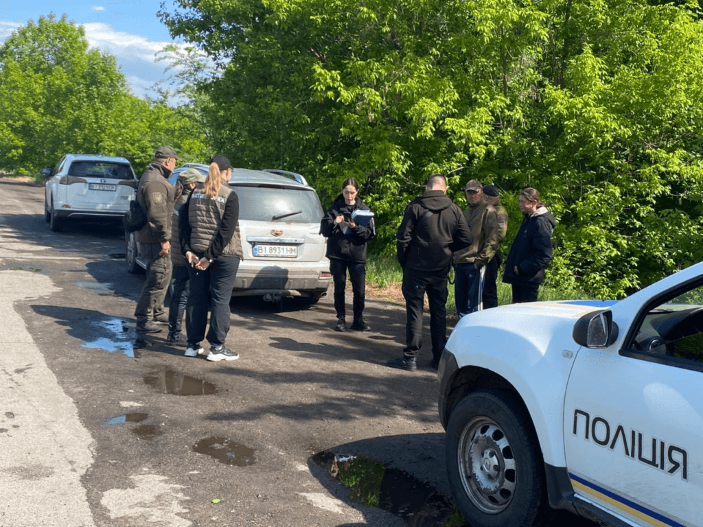 На місце приїхала поліція. Фото з Державної екологічної інспекції Центрального округу.