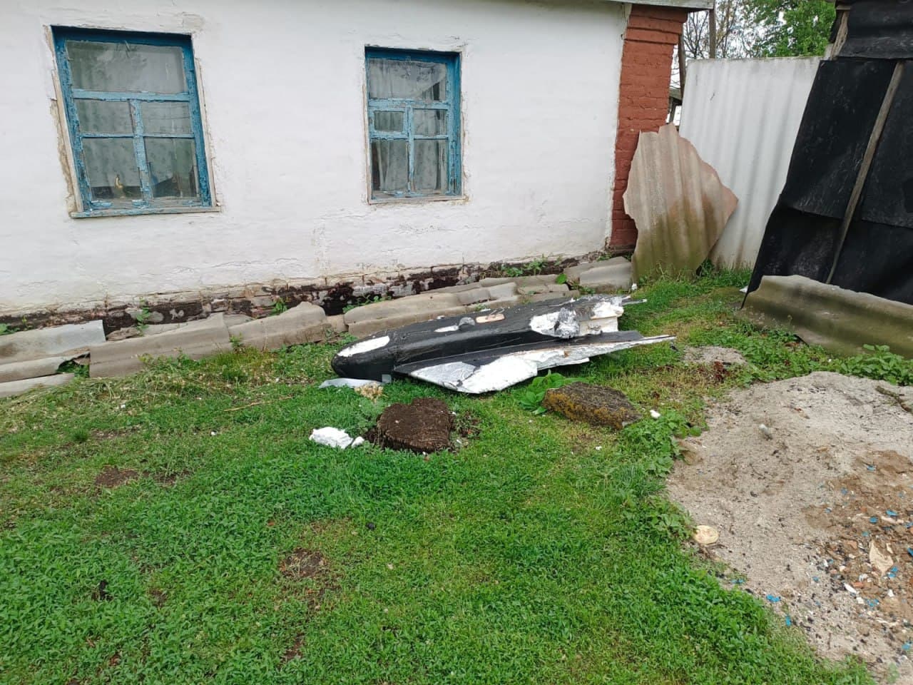 Пошкоджена будівля унаслідок падіння БпЛА.