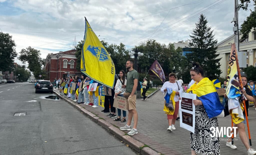 28 червня містяни зібралися на Театральній площі та вздовж вул. Небесної Сотні, щоб нагадати світу: полонені потребують нашої уваги.