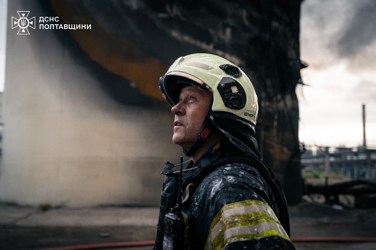 Рятувальники гасять пожежу у Кременчуці 21 червня 2025 року