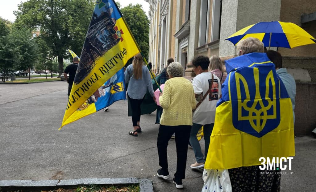 28 червня містяни зібралися на Театральній площі та вздовж вул. Небесної Сотні, щоб нагадати світу: полонені потребують нашої уваги.