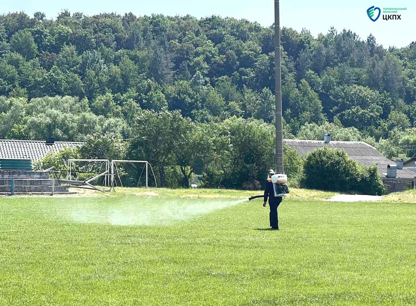 Ілюстративне фото. Обробка територій громади на Тернопільщині від кліщів