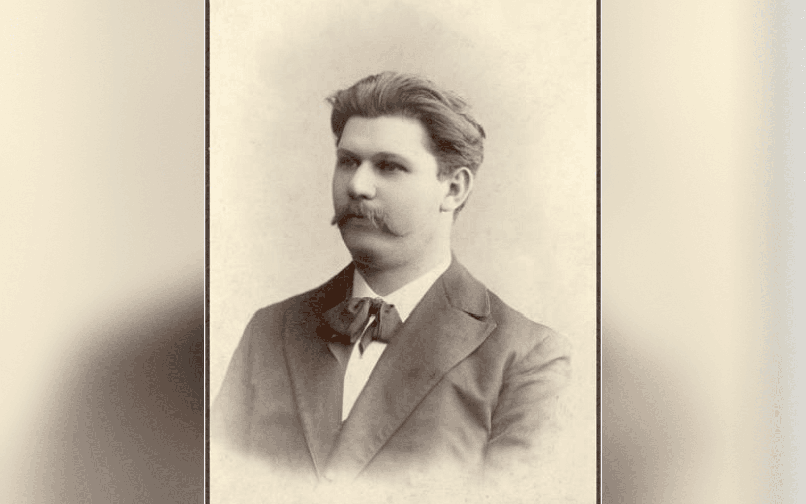 Іван Стешенко.