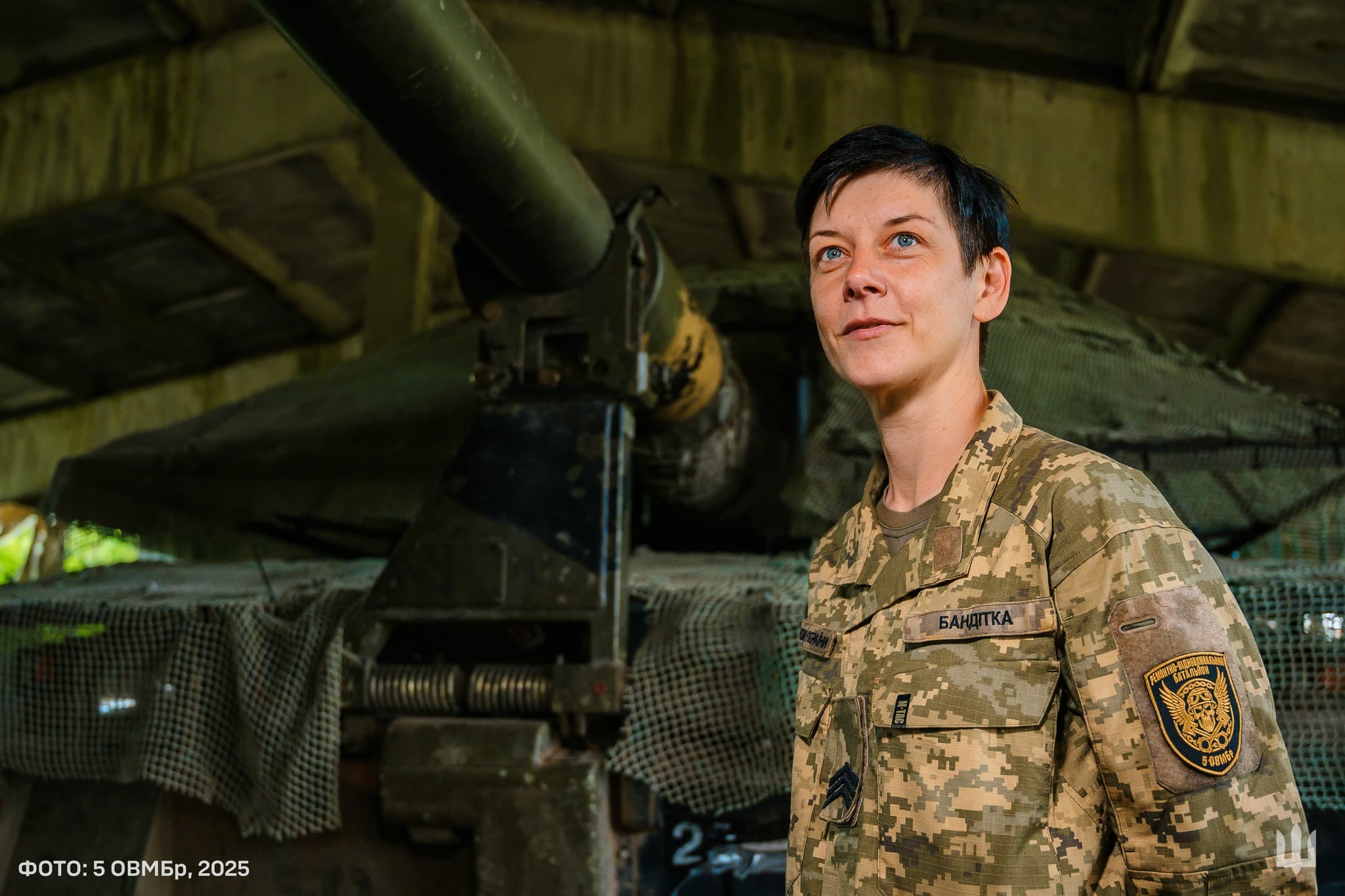 Бойова медикиня Вікторія.