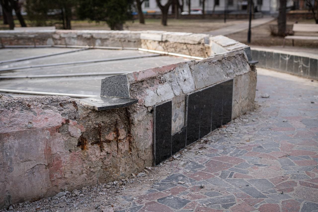 Фото пошкодженого фонтана