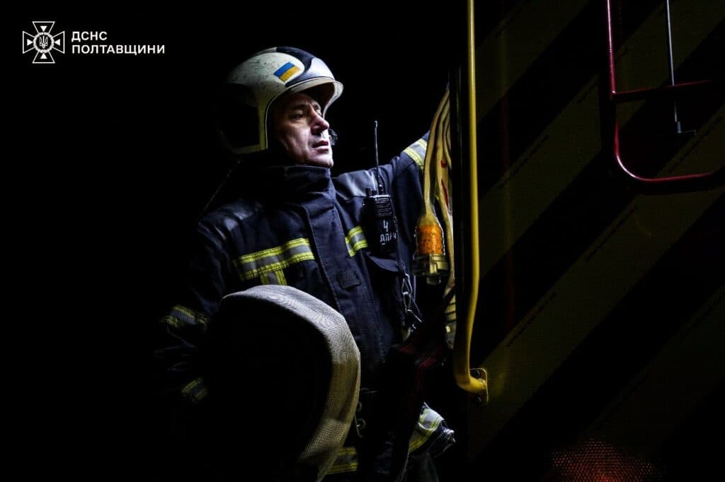 Полтавський район під атакою росіян. Вибухи під Полтавою прогриміли у ніч на 1 листопада, коли росіяни завдавали ударів. ФОТО тут