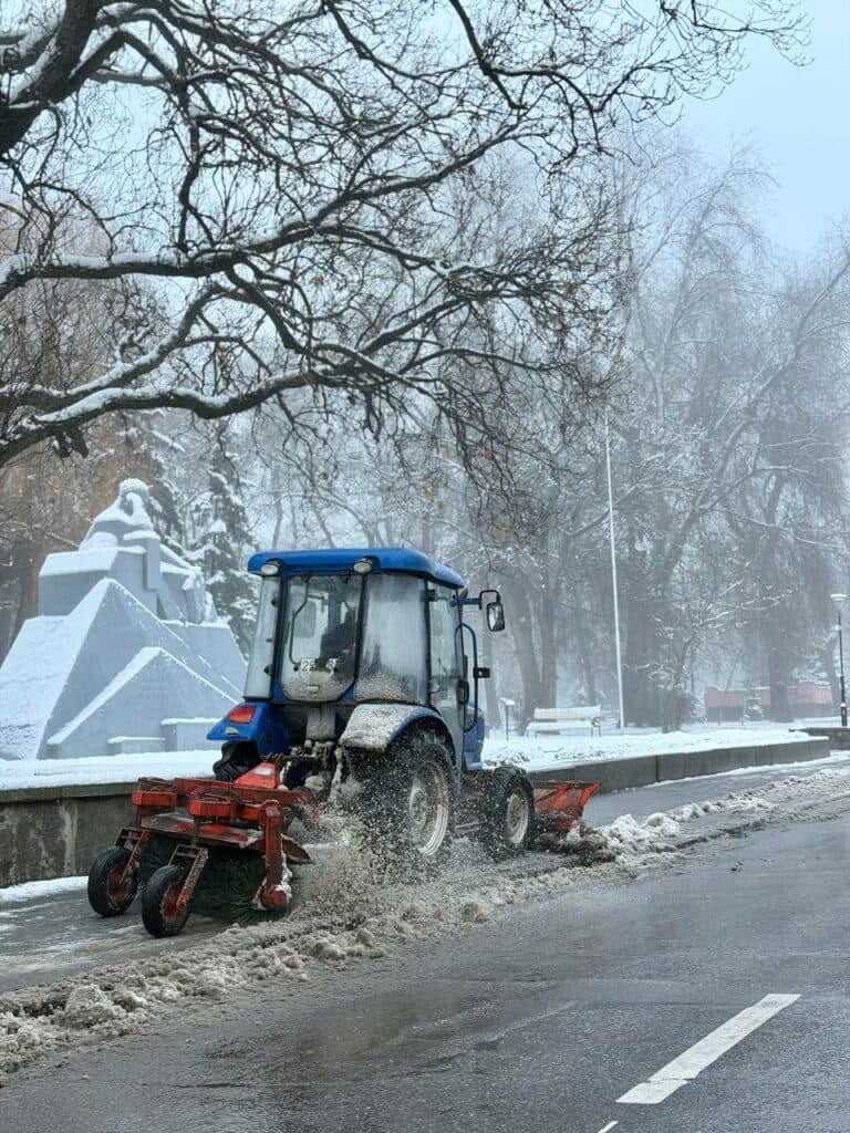 Перший сніг випав у Полтаві: яка ситуація на дорогах