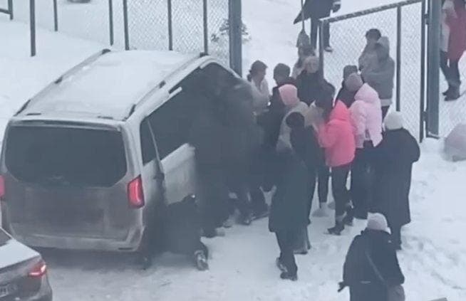 Конфлікт на Садах розгортався біля мікроавтобуса правоохоронців