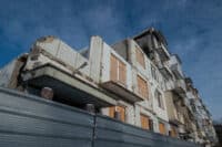 Як живуть на Браїлках мешканці будинку-привида