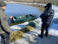 На Полтавщині інспектори виявили у воді понад десять сіток із рибою