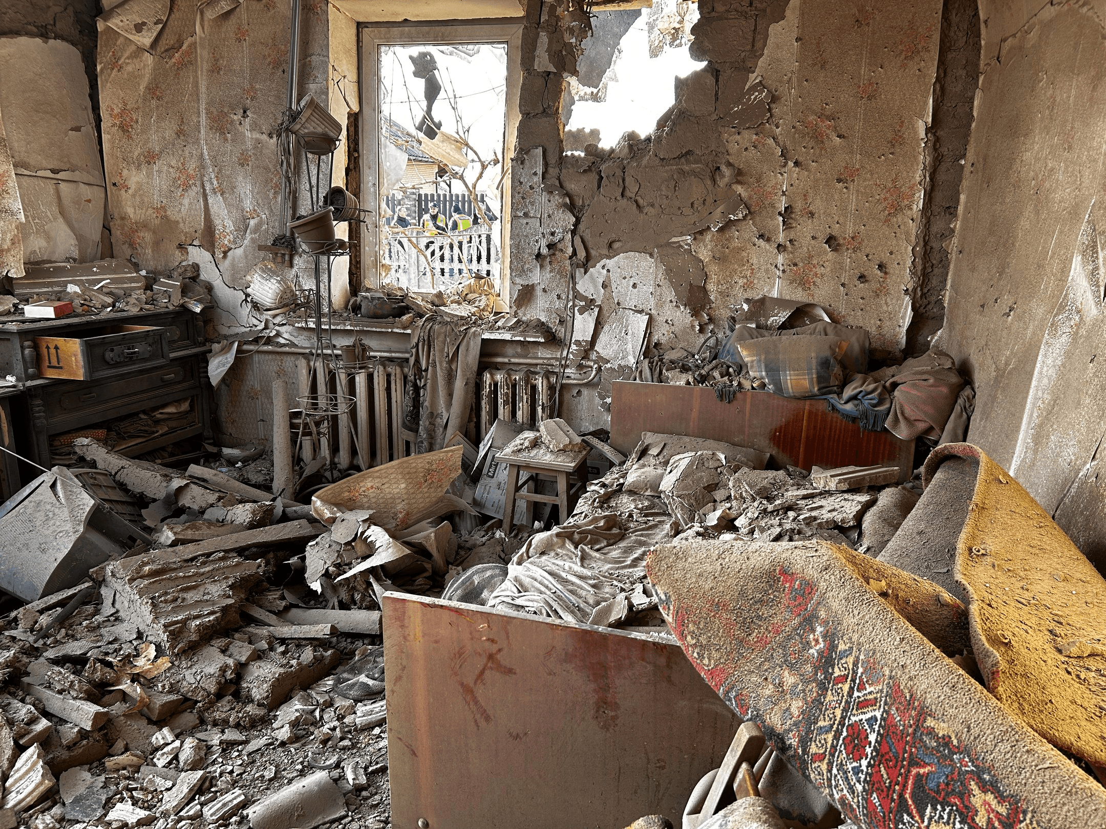 Наслідки обстрілу будинку у Щербанівській громаді