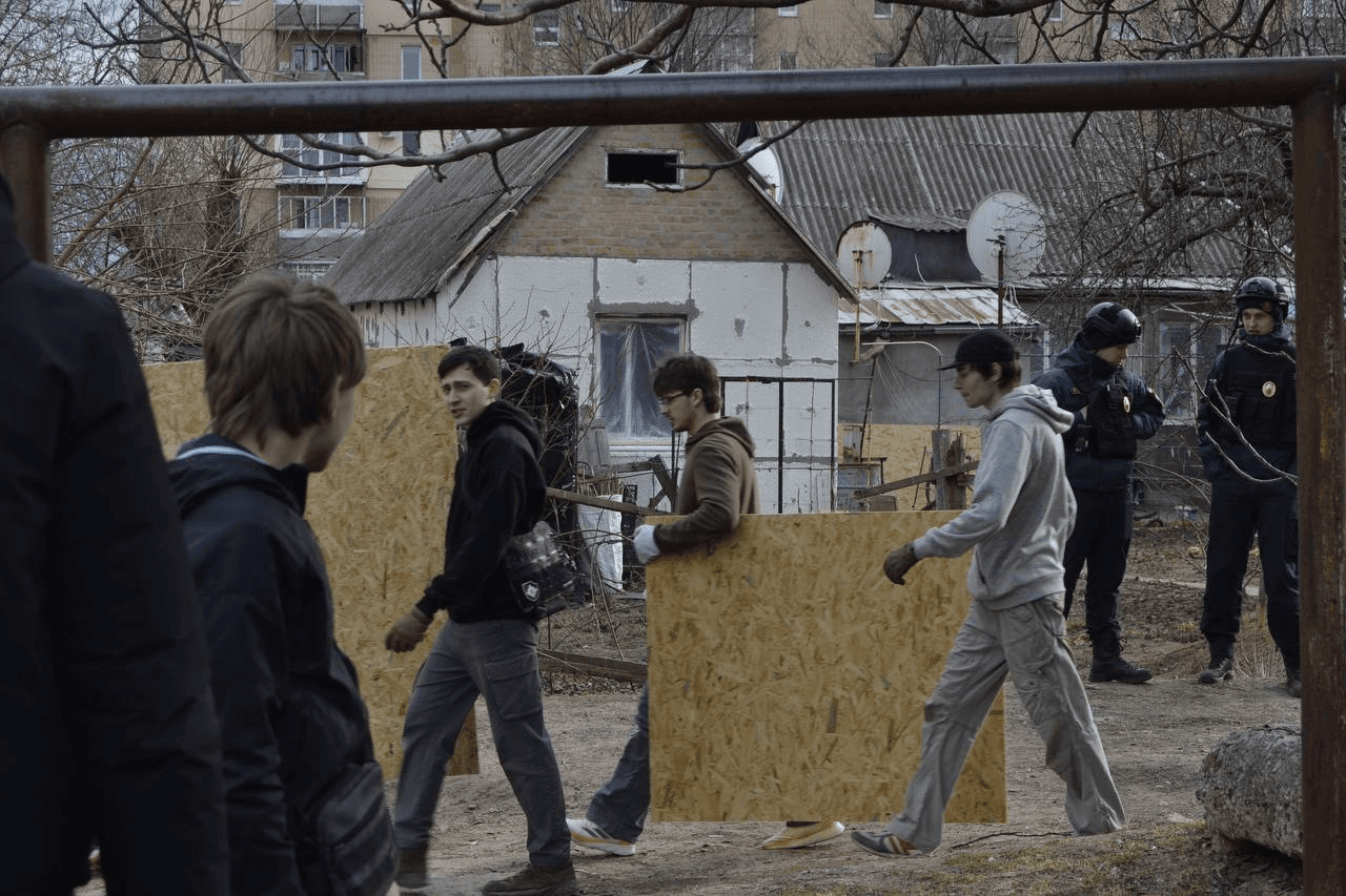 Ілюстративне фото. Небайдужі допомагають ліквідувати наслідки обстрілу