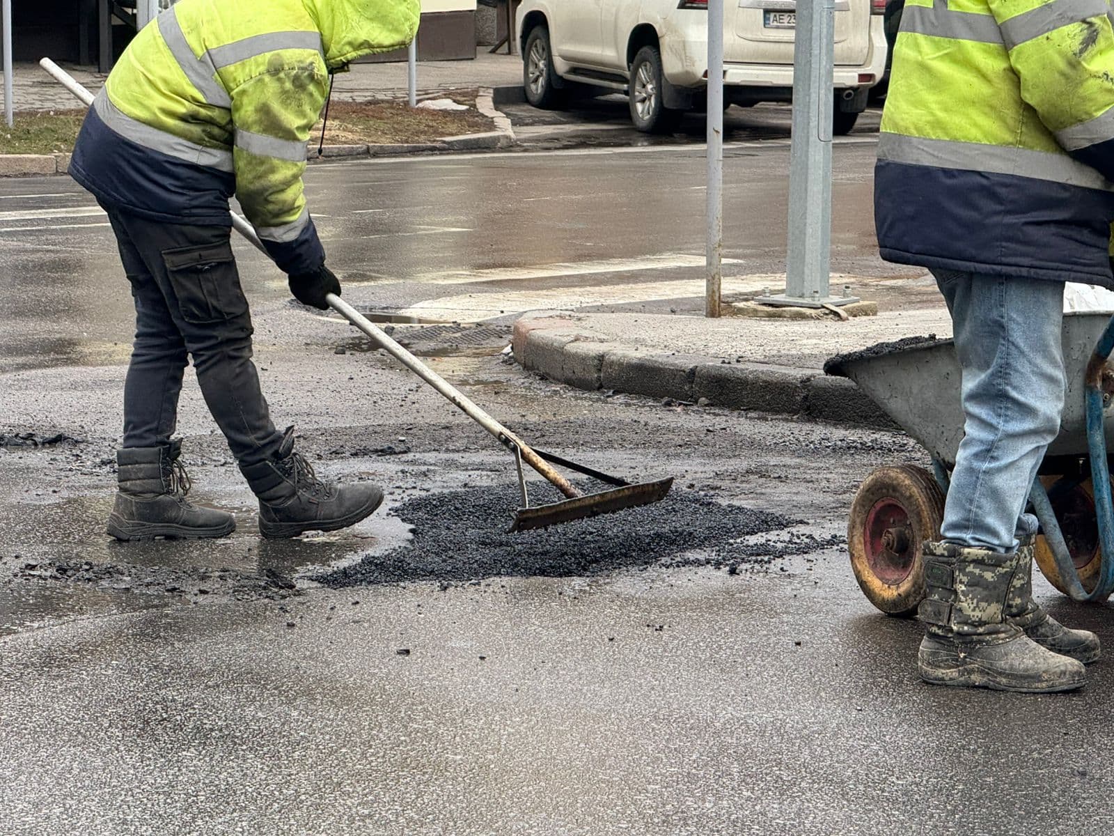 Відновлення дорожнього покриття у Полтаві