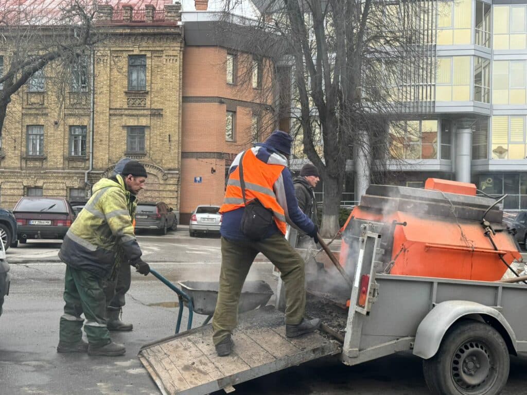 Відновлення дорожнього покриття у Полтаві
