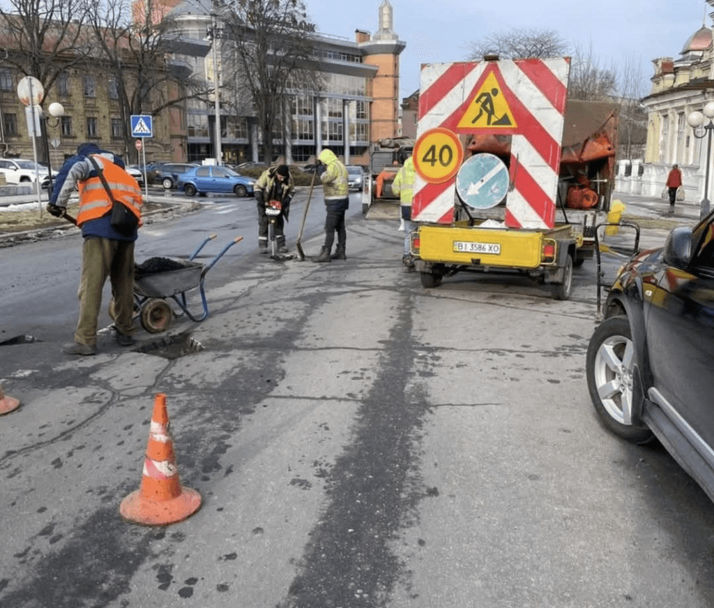 Ямковий ремонт на вул. Європейській. Фото – «Полтава Благоустрій»