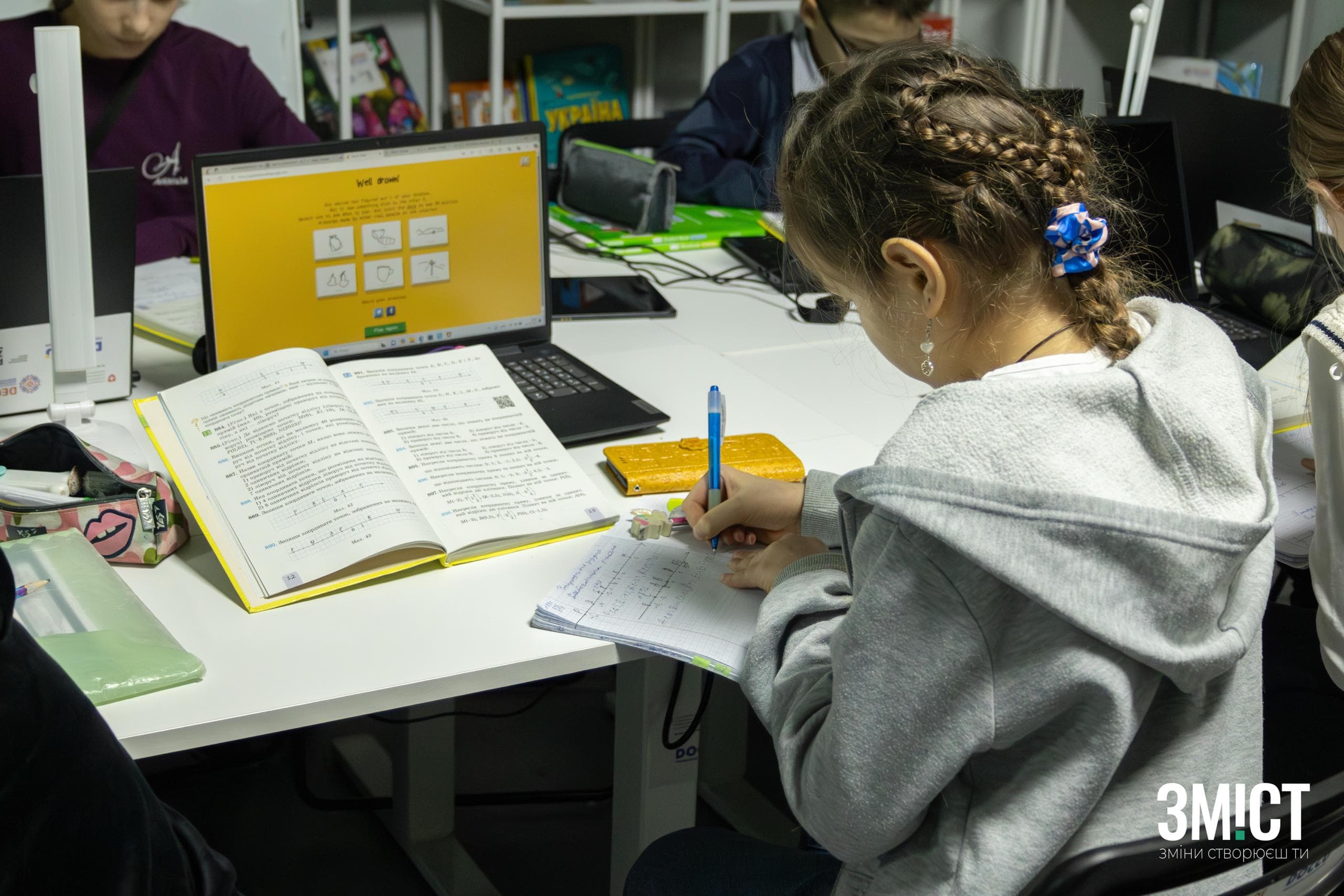 Учениця ліцею в Полтаві. Ілюстративне фото