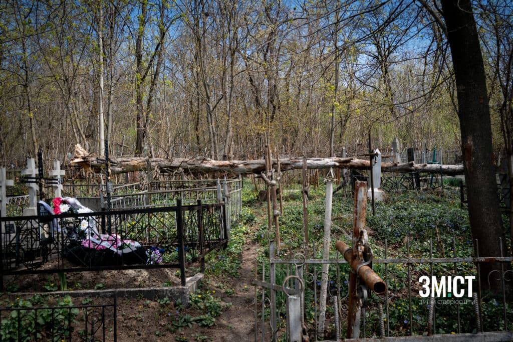 Монастирське кладовище 