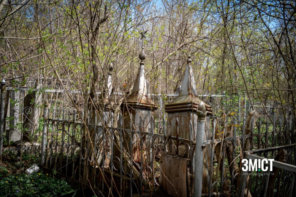 Монастирське кладовище