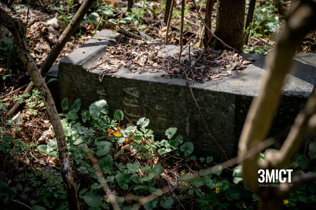 Монастирське кладовище