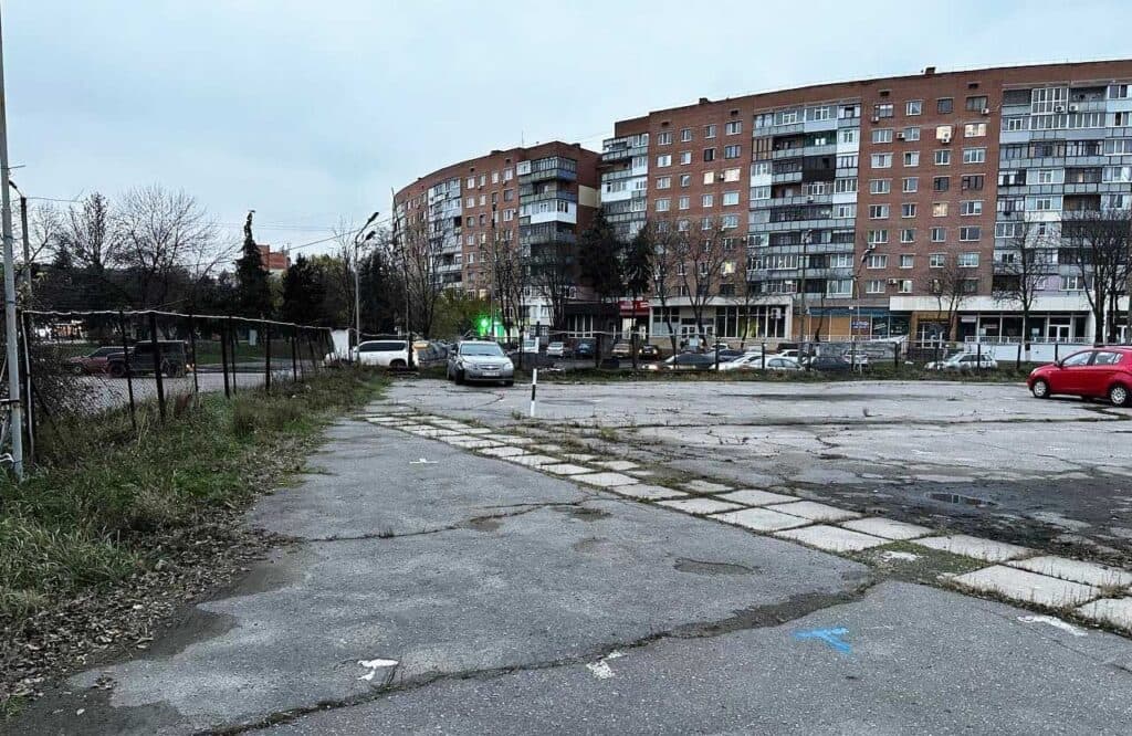 Автостоянка на Леваді. Джерело – «Полтавщина»