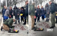 Невідомі залишили червоний напис «Полтава проти» біля міської ради (ФОТО)