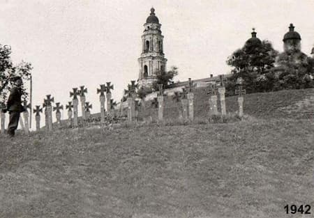 Поховання на території Хрестовоздвиженського монастиря Фото з відкритих джерел