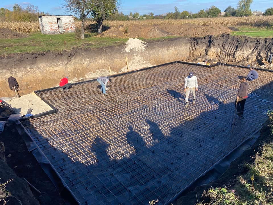 Будівництво укриття в Коломацькому