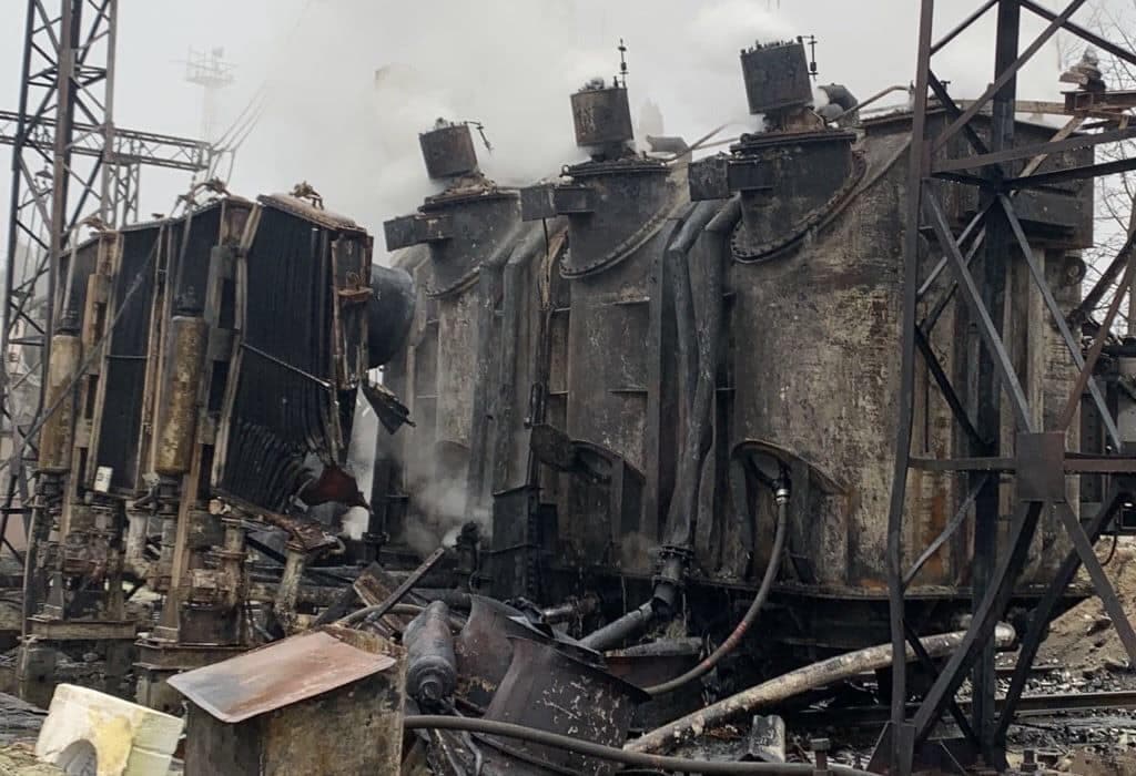 Ілюстративне фото. Наслідки обстрілів однієї з підстанцій на заході України під час повномасштабної війни.